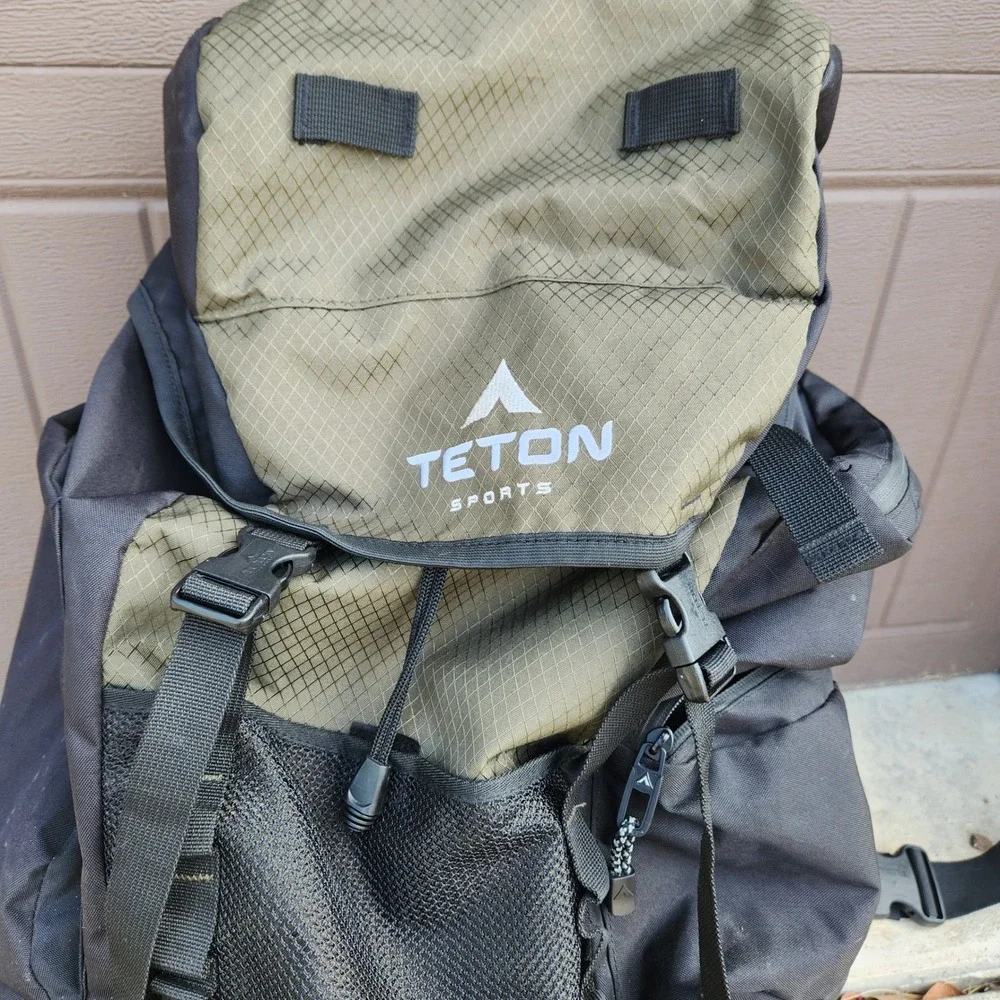Teton Sports Explorer 4000 Internal Frame Hiking Backpack Olive Black 65L Unisex